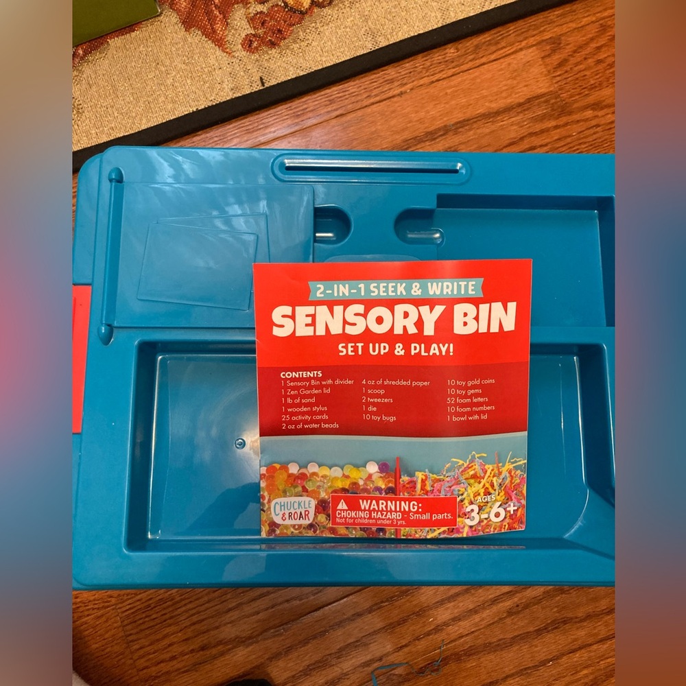 Chuckle & Roar Sensory Bin Set